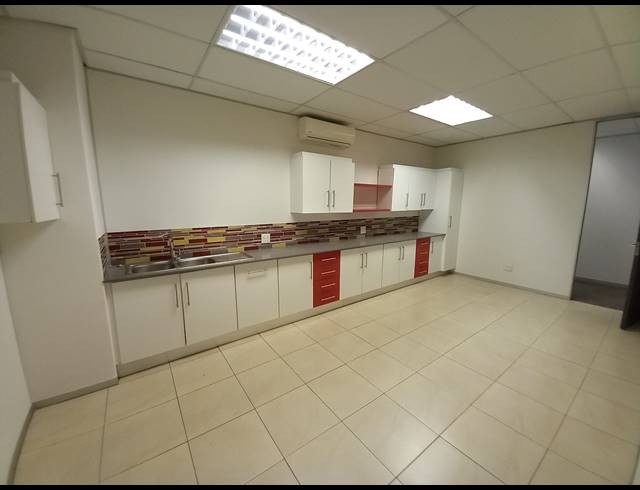 701M² OFFICE TO LET IN BRYANSTON